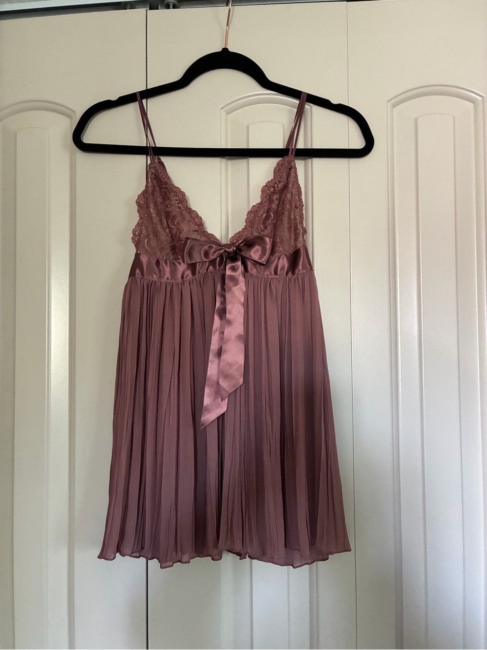 Victoria's Secret Dusty Rose Lace & Satin Bow Pleated Babydoll Chemise